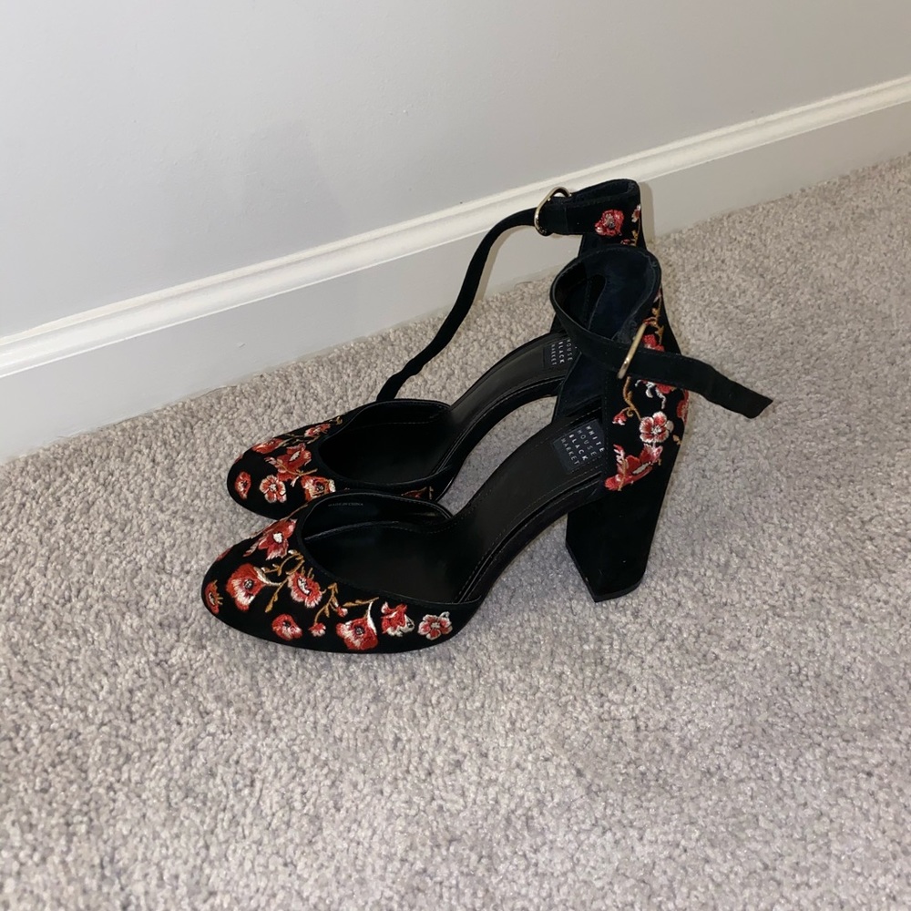 White House Black Market closed toe heels
